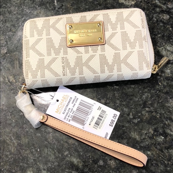 Michael Kors Handbags - Micheal Kord